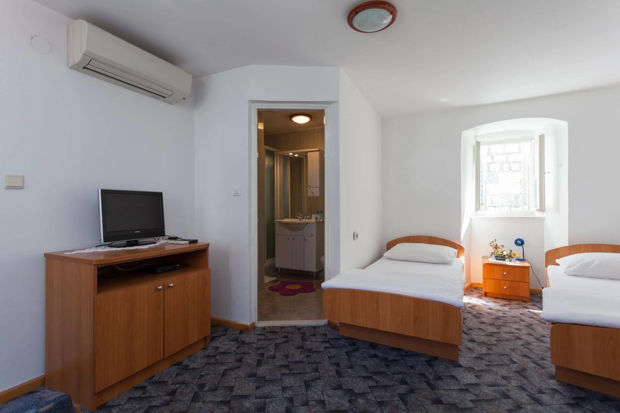 X-rooms *