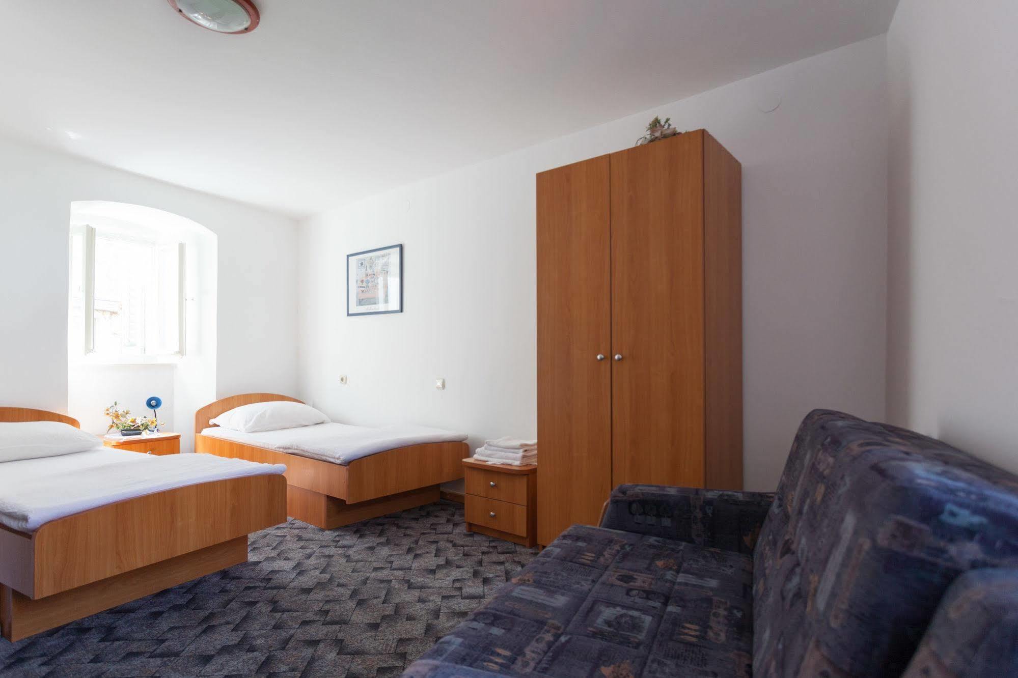 X-rooms *